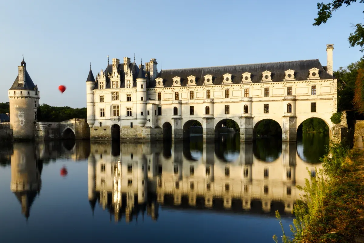 Château de Chenonceau gallery arches reflected in the Cher on a Loire Valley castle tour